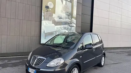 Usata Lancia Musa Platinum 95 CV (69 kW) 2011 Grigio Monovolume