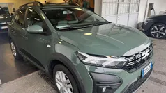 Lichen kaki Usata 2024 Dacia Sandero Expression Due volumi | 15.900 € (Buon prezzo)