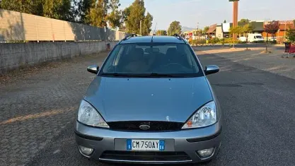 Usata Ford Focus Ghia 116 CV (85 kW) 2004 Grigio Station wagon