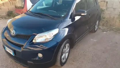 Usata Toyota Urban Cruiser Luxury 90 CV (66 kW) 2010 Blu Utilitaria