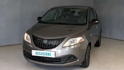 Begagnad Lancia Ypsilon Silver 70 HK (51 kW) 2023 Grå Halvkombi