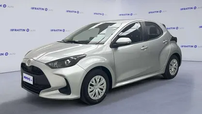 Usata Toyota Yaris Hybrid Active 172 CV (126 kW) 2022 Berlina