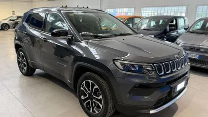 Grigio scuro metallizzato Usata 2021 Jeep Compass Limited SUV | 16.900 € (Buon prezzo)