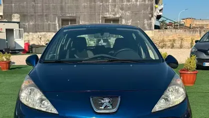 Usata Peugeot 207 68 CV (50 kW) 2006 Blu Berlina