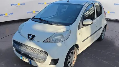 Usata Peugeot 107 54 CV (39 kW) 2010 Bianco Utilitaria
