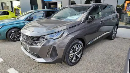 Nuova Peugeot 5008 Allure 131 CV (96 kW) 2025 Grigio SUV