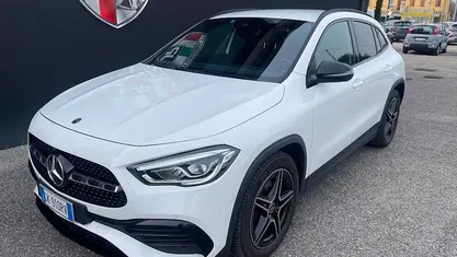 Usata Mercedes GLA200 Premium 150 CV (110 kW) 2022 Bianco SUV