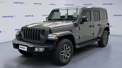 Begagnad Jeep Wrangler Unlimited Sahara 379 HK (278 kW) 2022 Grå SUV
