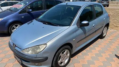 Blu/azzurro(met.) Usata 2005 Peugeot 206 Tre volumi | 700 € (Buon prezzo)