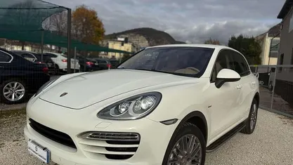 Bianco Usata 2012 Porsche Cayenne SUV | 23.999 € (Buon prezzo)