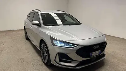 Grigio Usata 2023 Ford Focus ST-Line X Station wagon | 19.900 € (Buon prezzo)