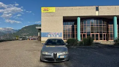 Usata Alfa Romeo 147 120 CV (88 kW) 2005 Grigio Utilitaria