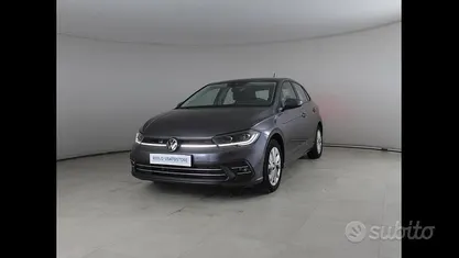 Grigio Usata 2023 VW Polo Style Tre volumi | 17.900 € (Buon prezzo)