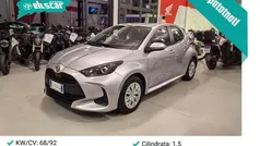 Argento Usata 2024 Toyota Yaris Hybrid Active Tre volumi | 19.900 € (Buon prezzo)