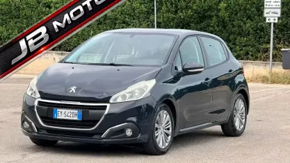 Usata Peugeot 208 75 CV (55 kW) 2015 Nero Utilitaria