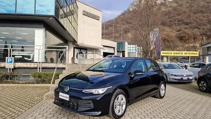 Usata VW Golf VIII Life 116 CV (85 kW) 2025 Nero Utilitaria
