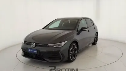 Nuova VW Golf VIII R-line Plus 116 CV (85 kW) 2026 Grigio metallizzato Berlina