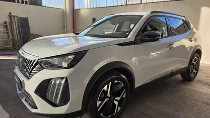 Usata Peugeot 2008 Allure 102 CV (75 kW) 2025 SUV