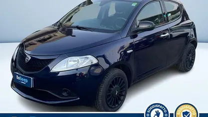 Usata Lancia Ypsilon Gold 69 CV (50 kW) 2019 Blu metallizzato Utilitaria