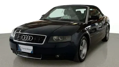 Begagnad Audi A4 163 HK (119 kW) 2004 Blå Cab