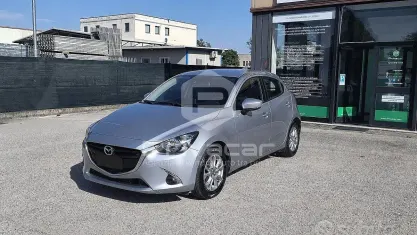 Usata Mazda 2 Evolve 105 CV (77 kW) 2017 Grigio Utilitaria