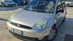 Argento Usata 2003 Ford Fiesta Ghia Due volumi | 1290 € (Ottimo prezzo)