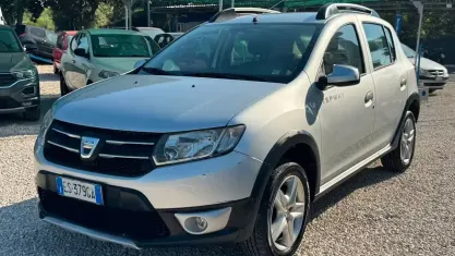 Usata Dacia Sandero Prestige 90 CV (66 kW) 2013 Argento Berlina