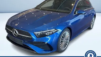 Grigio metallizzato Usata 2024 Mercedes A180 Advanced Plus Tre volumi | 34.000 € (Buon prezzo)