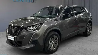Usado Peugeot 2008 Active 110 HP (80 kW) 2022 Cinzento SUV
