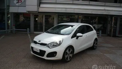 Usata Kia Rio Active 84 CV (61 kW) 2014 Bianco Berlina