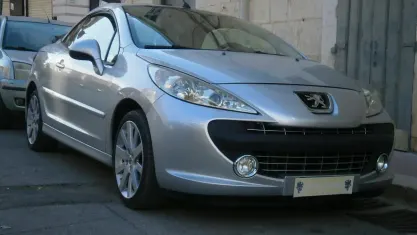 Usata Peugeot 207 CC 110 CV (80 kW) 2009 Argento Cabrio