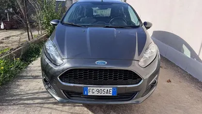Grigio Usata 2016 Ford Fiesta Business Edition Tre volumi | 8490 € (Buon prezzo)
