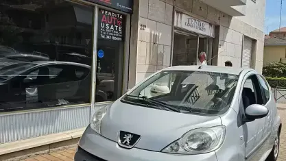 Usata Peugeot 107 54 CV (39 kW) 2008 Grigio Utilitaria