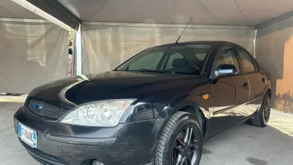 Usata Ford Mondeo Ghia 131 CV (96 kW) 2003 Nero Berlina