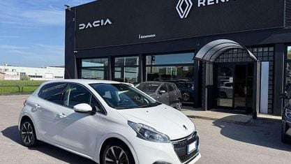 Usata Peugeot 208 Allure 102 CV (75 kW) 2019 Bianco pastello Utilitaria