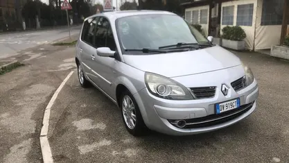 Usata Renault Scénic III Dynamique 101 CV (74 kW) 2009 Monovolume