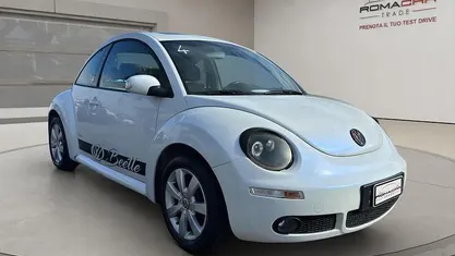 Bianco met Usata 2001 VW Beetle Tre volumi | 4890 € (Buon prezzo)