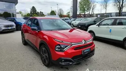 Begagnad Citroën C4 Feel 131 HK (96 kW) 2022 Röd Sedan