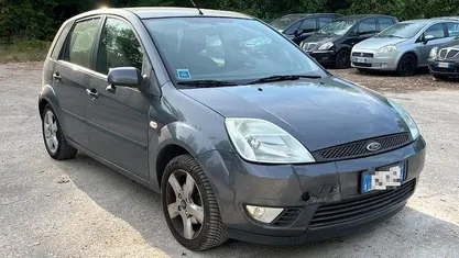 Grigio pastello Usata 2005 Ford Fiesta Collection Berlina | 990 € (Cara)