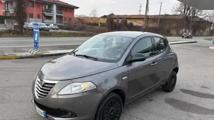 Usata Lancia Ypsilon Gold 80 CV (58 kW) 2013 Grigio Utilitaria
