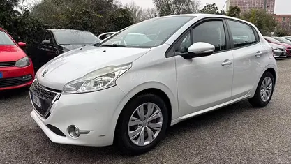 Usata Peugeot 208 68 CV (50 kW) 2013 Utilitaria