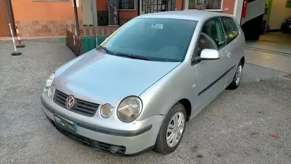 Usata VW Polo Trendline 64 CV (47 kW) 2004 Grigio Utilitaria