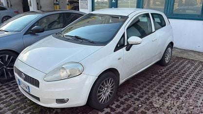 Usata Fiat Grande Punto S 75 CV (55 kW) 2011 Bianco Utilitaria