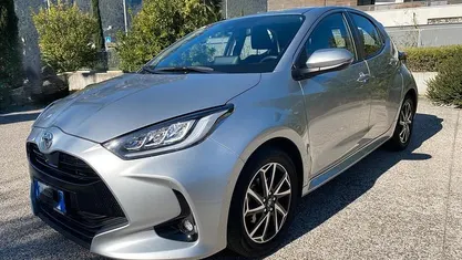 Usata Toyota Yaris Trend 72 CV (52 kW) 2022 Grigio Utilitaria