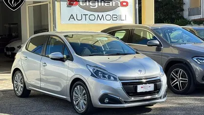 Grigio Usata 2016 Peugeot 208 Allure Due volumi | 9899 € (Molto cara)