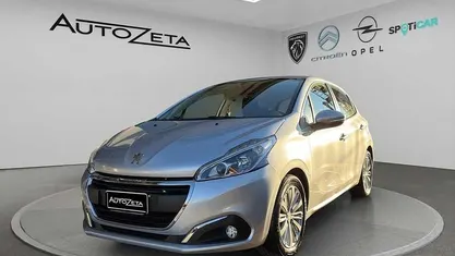 Grigio Usata 2017 Peugeot 208 Active Due volumi | 9900 € (Buon prezzo)