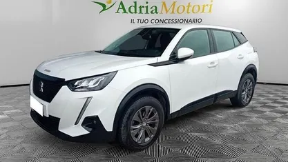 Usata Peugeot 2008 Active 101 CV (74 kW) 2020 Bianco SUV