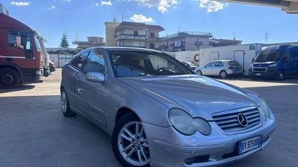 Usata Mercedes C220 143 CV (105 kW) 2002 Argento Coupé