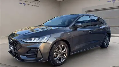 Grigio Usata 2023 Ford Focus ST-Line Tre volumi | 18.500 € (Buon prezzo)