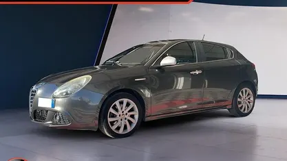 Grigio Usata 2010 Alfa Romeo Giulietta Distinctive Tre volumi | 7500 € (Buon prezzo)